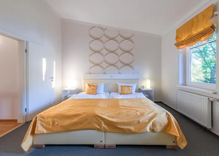 Fischadler - Mit Terrasse, Kamin, Bootsverleih & Seezugang Jabel